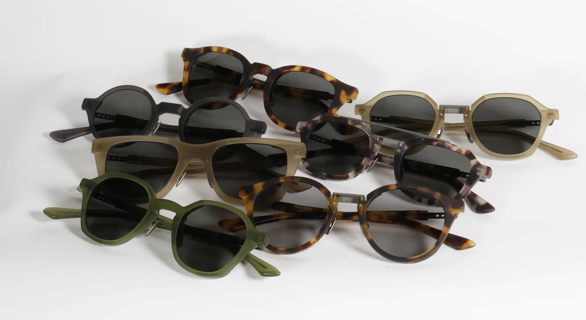 ROBLE JUN frames grouped as a composed structure